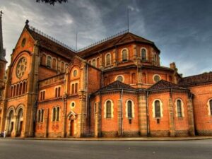 advanture tours nha tho duc ba